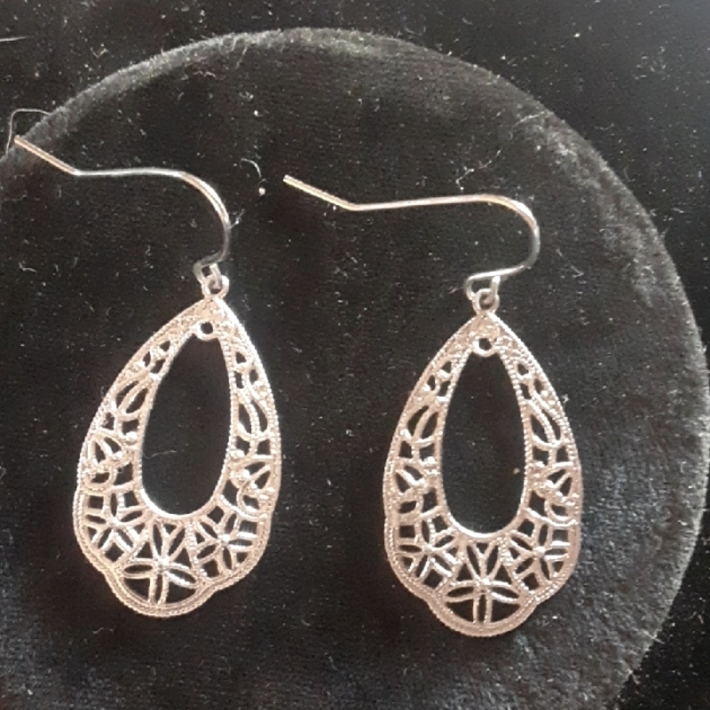 Elegant Silver Tone Teardrop Earrings with Filigree Design